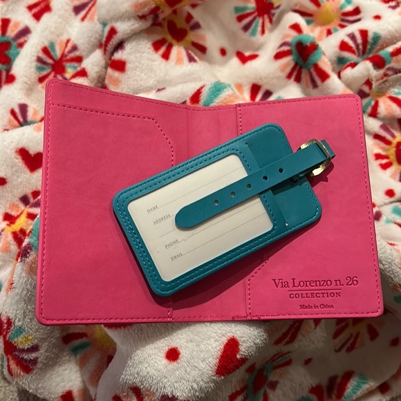 Passport holder and luggage tag set - Picture 2 of 3